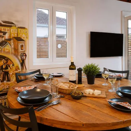 4br Terrace - - Tram 28